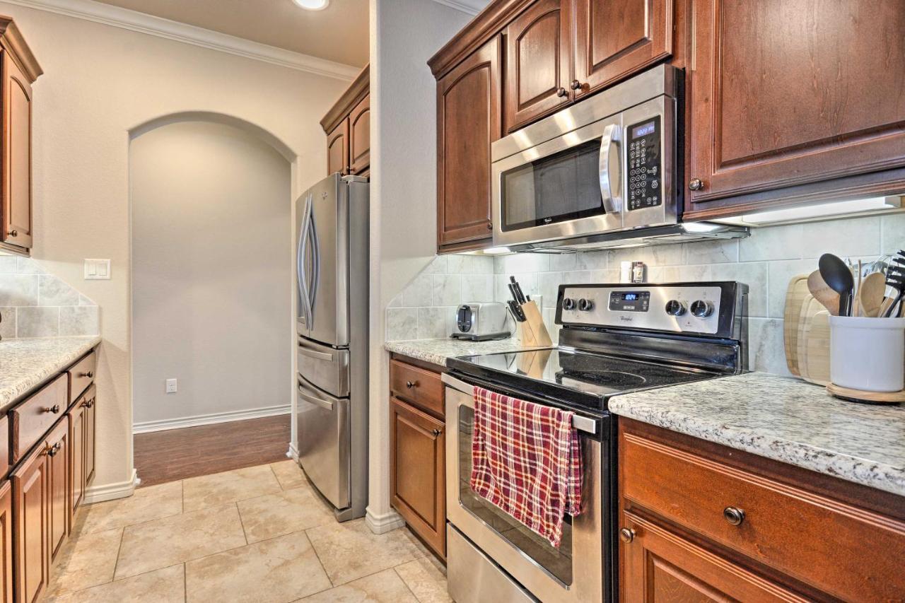 College Station Townhouse With Private Patio Villa Luaran gambar