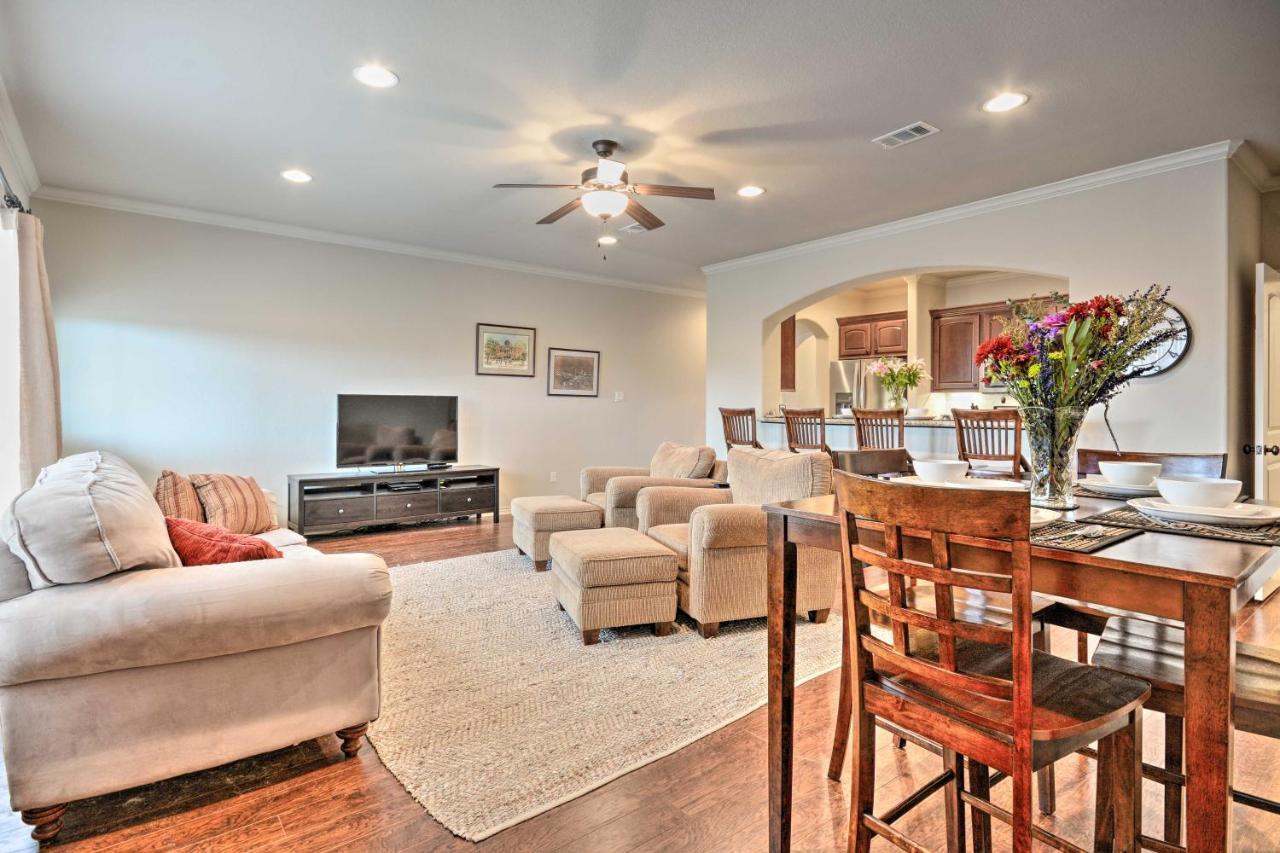 College Station Townhouse With Private Patio Villa Luaran gambar